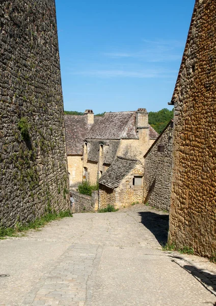 Typická Francouzská Městská Krajina Starobylým Domem Dlážděnou Ulicí Tradičním Městě — Stock fotografie