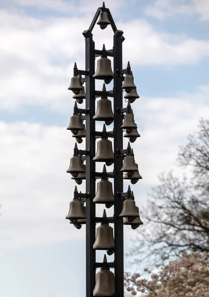 Lisse Holandia Kwietnia 2017 Nowoczesna Rzeźba Dzwonów Ogrodzie Keukenhof Holandia — Zdjęcie stockowe