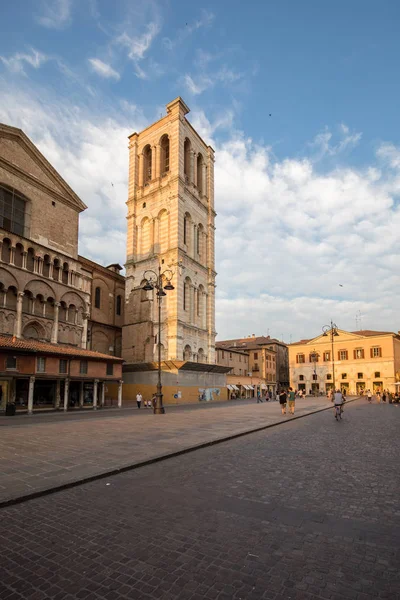 Ferrara Itálie Června 2017 Scény Piazza Trento Trieste Věž Katedrály — Stock fotografie