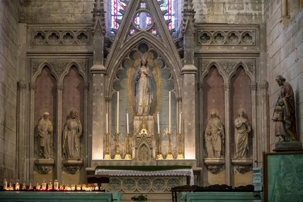 法国圣埃米利翁 2018年9月8日 法国圣埃米利翁学院教堂的祭坛 — 图库照片