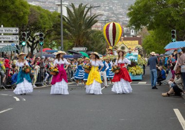Funchal; Madeira; Portekiz - 22 Nisan; 2018: Funchal şehir Madeira Adası Madeira çiçek Festivali yıllık geçit. Portekiz.
