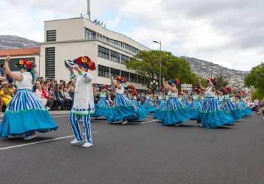 Funchal; Madeira; Portekiz - 22 Nisan; 2018: Funchal şehir Madeira Adası Madeira çiçek Festivali yıllık geçit. Portekiz.