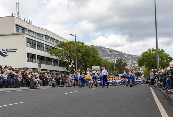 Funchal Madery Portugalia Kwietnia 2018 Grupa Ludzi Kolorowe Kostiumy Tańczy — Zdjęcie stockowe