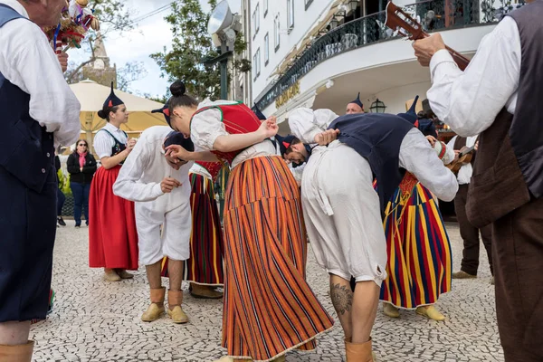 Funchal Portugal Abril 2018 Músicos Populares Bailarines Que Actúan Avenida — Foto de Stock