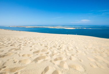 Avrupa 'nın en uzun kum tepeciği olan Pilat Kumulundan bir görüntü. La Teste-de-Buch, Arcachon Körfezi, Aquitaine, Fransa 