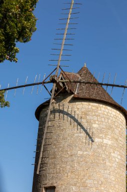 Moulin de Domme. Domme, Dordogne Vadisi 'ndeki eski yel değirmeni. Aquitaine, Fransa
