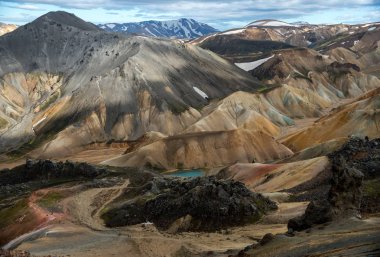 Fjallabak Doğa Rezervi 'ndeki Landmannalaugar volkanik dağları. İzlanda