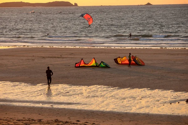 Saint Malo Francia Septiembre 2018 Puesta Sol Kitesurfistas Playa Saint — Foto de Stock