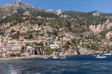 Positano, İtalya - 13 Haziran 2017: Positano Amalfi Coast bölgesinde Campania, İtalya denizde görüldü 