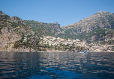 Amalfi Coast bölgesinde Campania, İtalya denizde Marnixkade Positano 