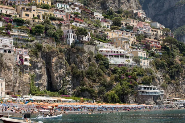Positano Italia Junio 2017 Gente Descansa Día Soleado Playa Positano — Foto de Stock