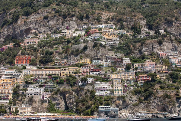 ポジターノ イタリア 2017 小さなポジターノ多くの素晴らしい色と段々 になった家 カンパニア州 イタリアのアマルフィ海岸沿いの町 — ストック写真