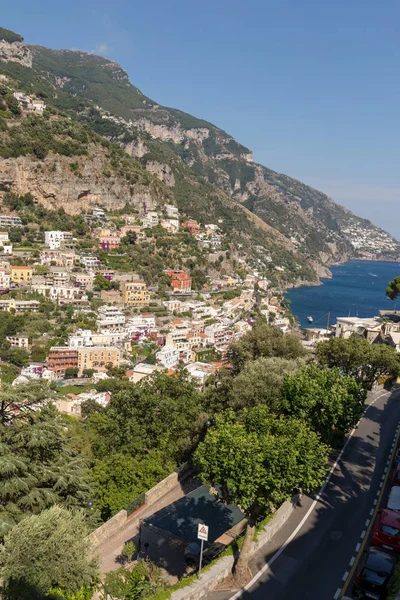 Positano Italië Juni 2017 Panorama Van Positano Met Huizen Klimmen — Stockfoto