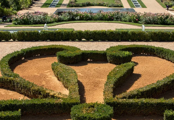法国米兰德斯 2018年9月4日 在多多尼城堡的米尔丹斯城堡的花园 从40年代到 60年代60年代属于约瑟芬贝克 阿基坦 — 图库照片