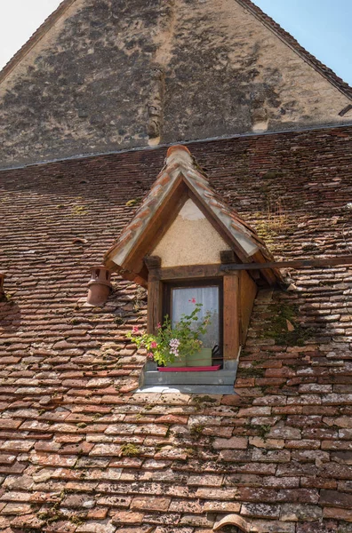 巡礼の町で家の古いタイル張りの屋根Rocamadour 聖公会都市と聖母マリアの聖域 ロット Midi Pyrenees フランス — ストック写真