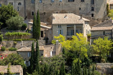 Gordes 'in ortaçağ tepe kasabası. Provence. Fransa.