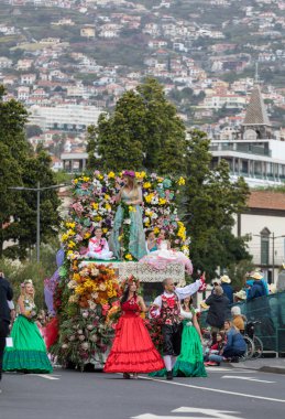 Funchal; Madeira; Portekiz - 22 Nisan; 2018: Funchal şehir Madeira Adası Madeira çiçek Festivali yıllık geçit. Portekiz.