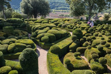 Dordogne, Fransa - 3 Eylül 2018: Jardins de Marqueyssac Fransa'nın Dordogne bölgedeki bahçelerde budama sanatı