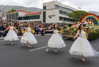 Funchal; Madeira; Portekiz - 22 Nisan; 2018: Funchal şehir Madeira Adası Madeira çiçek Festivali yıllık geçit. Portekiz.
