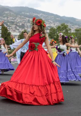 Funchal; Madeira; Portekiz - 22 Nisan; 2018: Funchal şehir Madeira Adası Madeira çiçek Festivali yıllık geçit. Portekiz.
