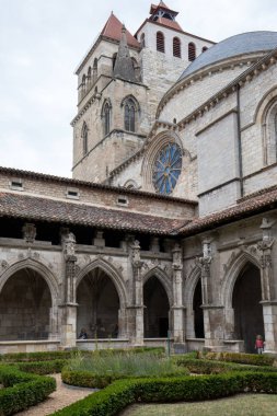 Cahors, Fransa-Eylül 15, 2018: Cahors, Occitanie, Fransa Saint Etienne Katedrali Ortaçağ manastır