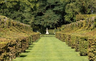 Dordogne 'daki güzel Jardins du Manoir d Eyrignac. Fransa 
