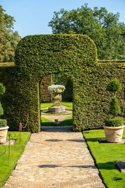 Dordogne 'daki güzel Jardins du Manoir d Eyrignac. Fransa 