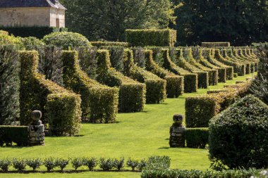 Dordogne 'daki güzel Jardins du Manoir d Eyrignac. Fransa 