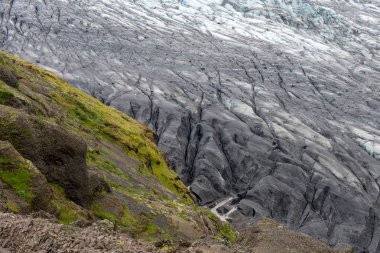  Svinafellsjokull buzulu, Vatnajokull buzulunun bir parçası. Skaftafel Ulusal Parkı İzlanda