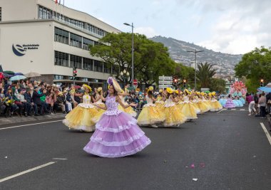 Funchal; Madeira; Portekiz - 22 Nisan; 2018: Funchal şehir Madeira Adası Madeira çiçek Festivali yıllık geçit. Portekiz.