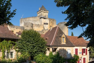 Castelnaud Şatosu, Castelnaud-la-Chapelle 'deki ortaçağ kalesi, Dordogne, Aquitaine, Fransa