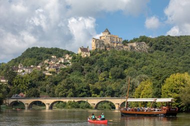 Castelnaud, Dordogne, Fransa - 7 Eylül 2018: Castelnaud Şatosu, Castelnaud-la-Chapelle, Dordogne, Aquitaine, Fransa