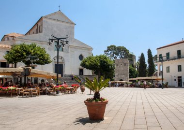 Ravello, İtalya - 16 Haziran 2017: Santa Maria Assunta Piazza del Duomo ve Katedrali Ravello, Campania, İtalya 