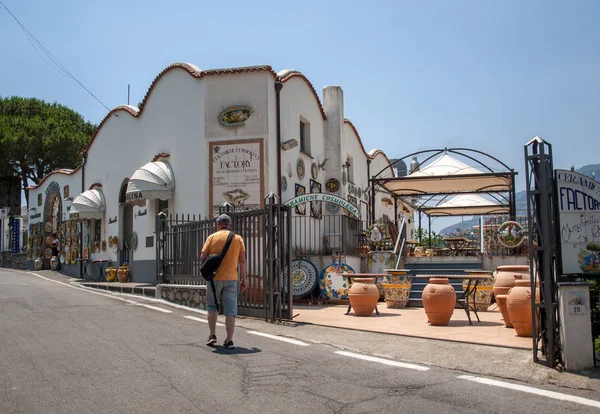 Ravello Italia Junio 2017 Tienda Cerámica Plaza Principal Ravello Campania —  Fotos de Stock