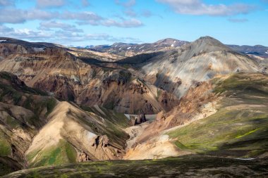 Fjallabak Doğa Rezervi 'ndeki Landmannalaugar volkanik dağları. İzlanda