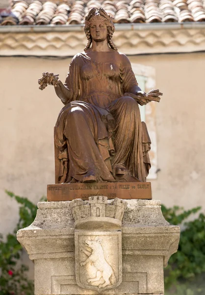 Bronzen Beeld Van Miss Liberty Sault Fontein Provence Frnace — Stockfoto