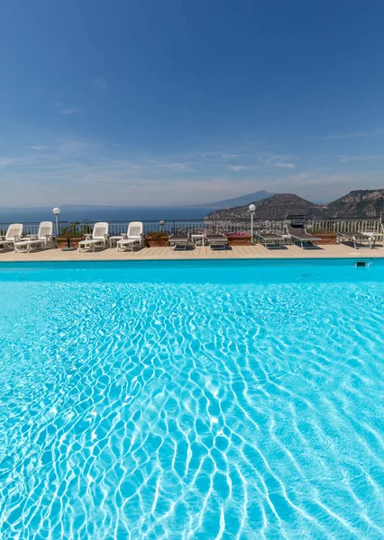 Schwimmbad Der Amalfiküste Mit Blick Auf Den Golf Von Neapel — Stockfoto