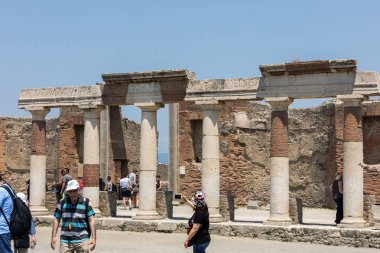 Pompeii, İtalya - 15 Haziran 2017: Antik Pompeii, İtalya. Roma şehri Vezüv yanardağı tarafından yok edildi..