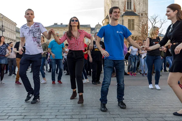 Kraków Polska Marca 2019 Międzynarodowy Dzień Flashmob Rueda Casino Kilkaset — Zdjęcie stockowe