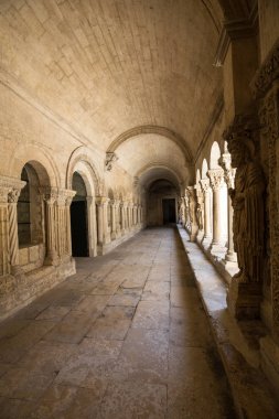 Arles, Fransa - 27 Haziran 2017: Romanesk kilise, Saint Trophime Katedrali Arles Cloisters. Provence, Fransa