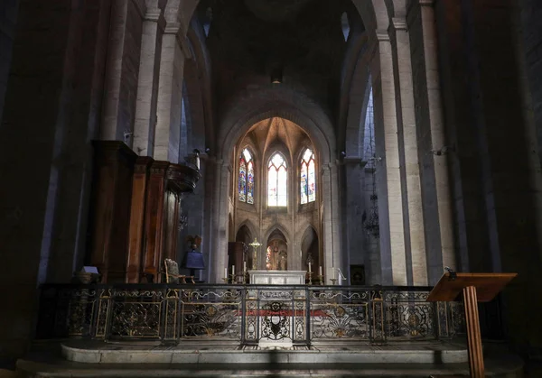 アルル フランス 2017 メインの身廊とフランス アルルのサン トロフィーム大聖堂の祭壇 内にブーシュ ローヌ フランス — ストック写真