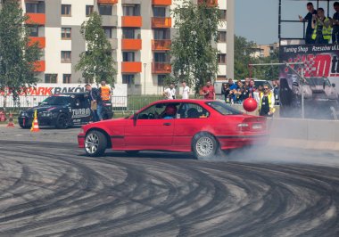 Cracow, Polonya - 18 Mayıs 2019: Drift araba Cracow Moto Show 5 baskısında eylem. Polonya. 