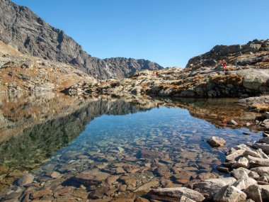 Vysoke Tatry, Slovakya - 11 Ekim 2018: Beş SPI göller Vadisi. Yüksek Tatra Dağları, Slovakya.