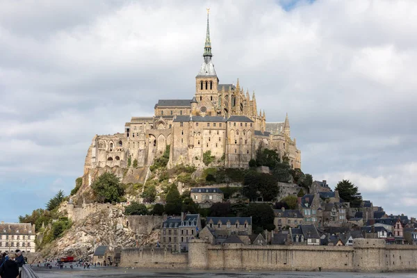 Mont-Saint-Michel, ünlü manastırı olan ada, Normandiya, Fransa