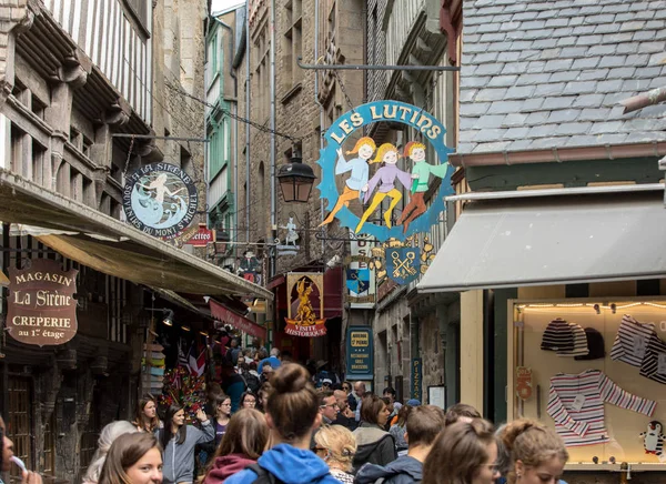 Mont Saint Michel Frankrijk September 2018 Een Menigte Toeristen Grand — Stockfoto