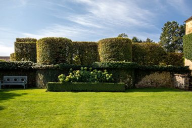 Dordogne 'daki güzel Jardins du Manoir d Eyrignac. Fransa 