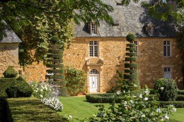 Dordogne 'daki güzel Jardins du Manoir d Eyrignac. Fransa 