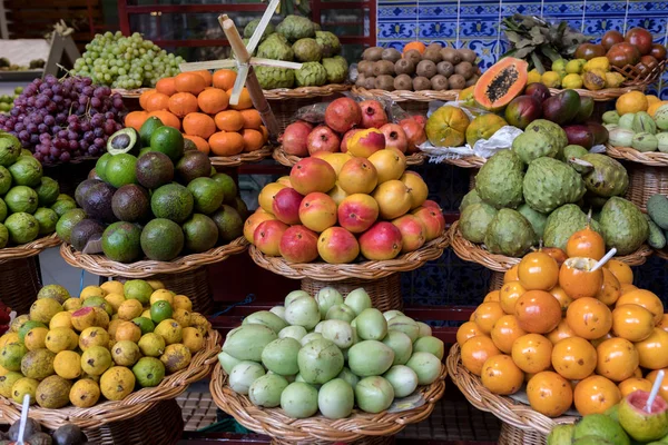 Frutas Exóticas Frescas Mercado Dos Lavradores Funchal Madeira Portugal — Fotografia de Stock