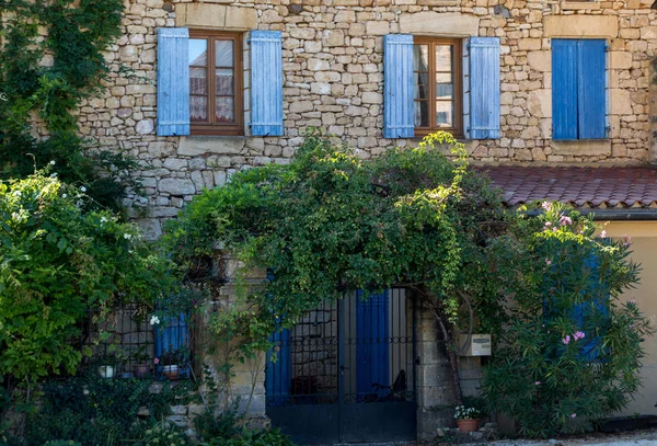Fachada Una Antigua Casa Piedra Con Persianas Madera Carlux Dordogne — Foto de Stock