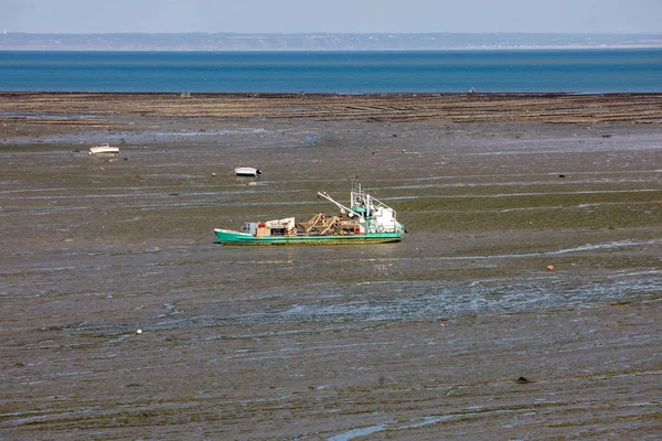 Boats Dry Land Beach Low Tide Cancale Famous Oysters Production — Stock Photo, Image